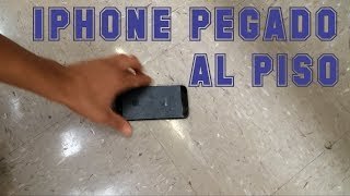 Celular pegado al piso