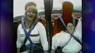 Niño casi se cae en la Montaña Rusa