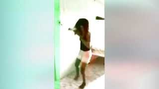 Se electrocuta y sigue cantando