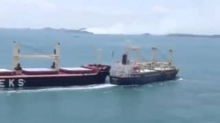  Choque entre dos barcos gigantes 
