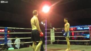 Turista borracho vs luchador profesional