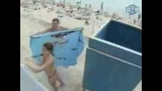 Divertida broma en la playa