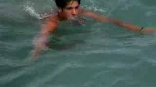 Clavados en malecón de la Habana