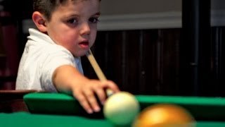 Niño de 5 años genio del pool
