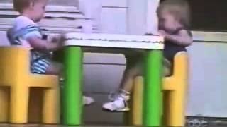 Graciosas caídas de bebés