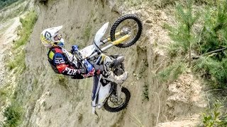 Subiendo colinas en moto