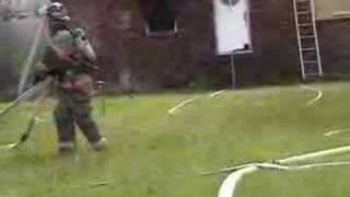 Divertido entrenamiento de bomberos