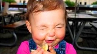 Bebés Comiendo Limones