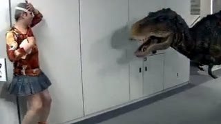Dinosaurio asusta gente