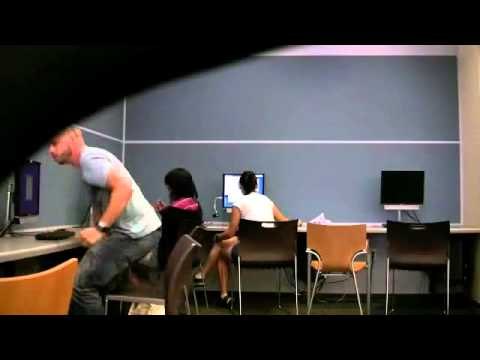 Pedos en la biblioteca