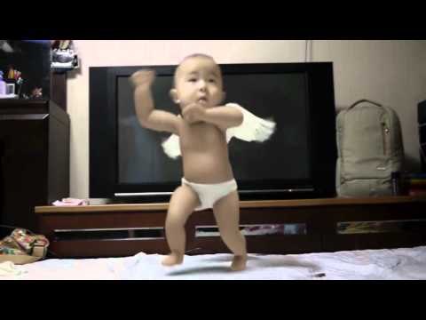 Bebé bailando el Gangnam Style