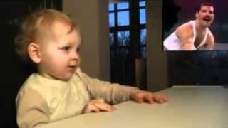 Bebé impresionado por Freddie Mercury