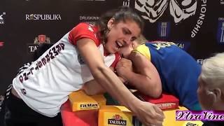 Caídas de mujeres que lo muestran todo