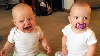 Adorables bebés gemelos