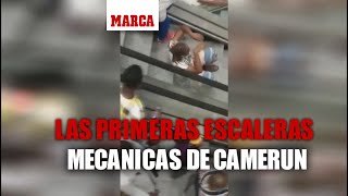 Cuando subes en una escalera mecánica por primera vez