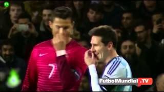 Cristiano Ronaldo hace reir a Messi.